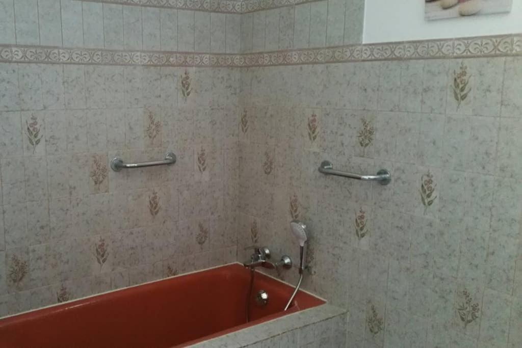 Villa La Lurette, Appartement Et Studio Saint-Étienne-les-Orgues Екстериор снимка