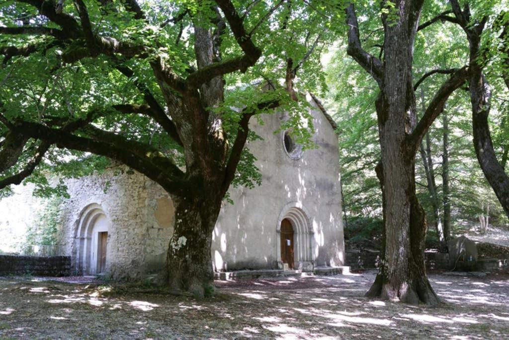 Villa La Lurette, Appartement Et Studio Saint-Étienne-les-Orgues Екстериор снимка