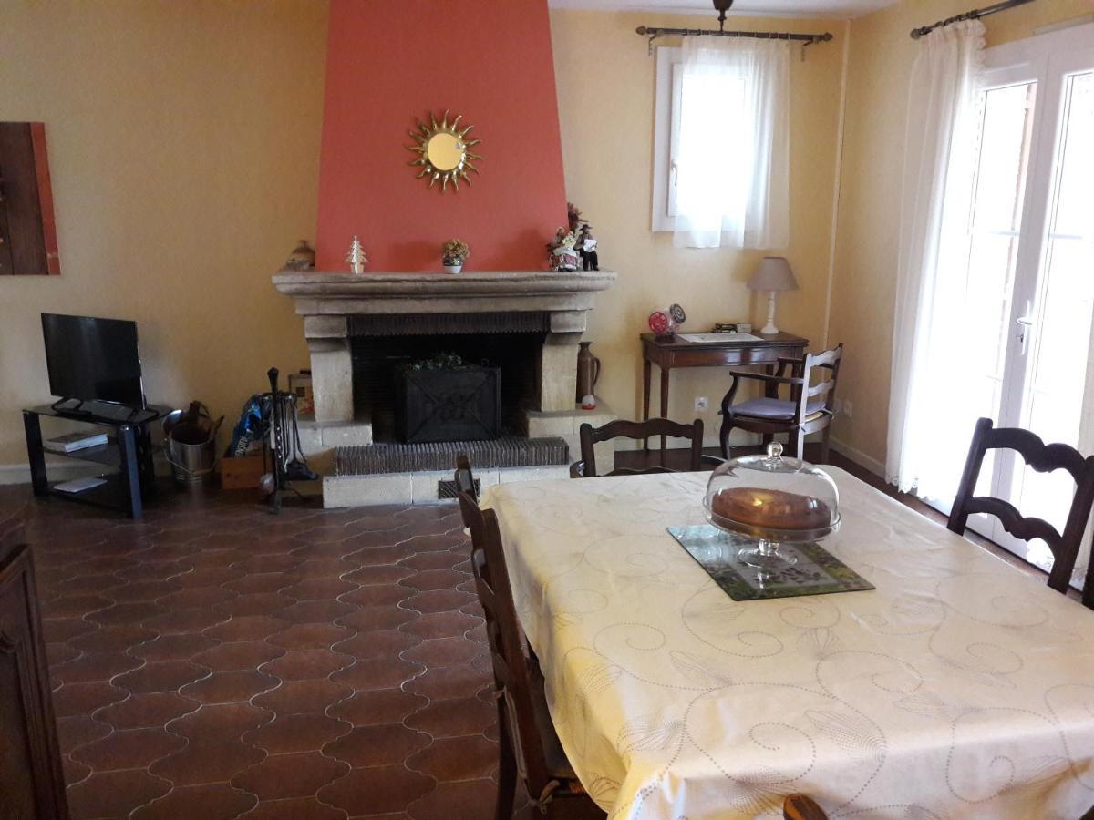 Villa La Lurette, Appartement Et Studio Saint-Étienne-les-Orgues Екстериор снимка